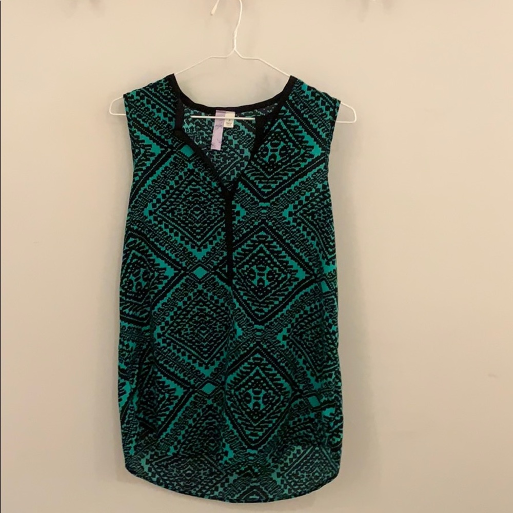 Sleeveless shirt